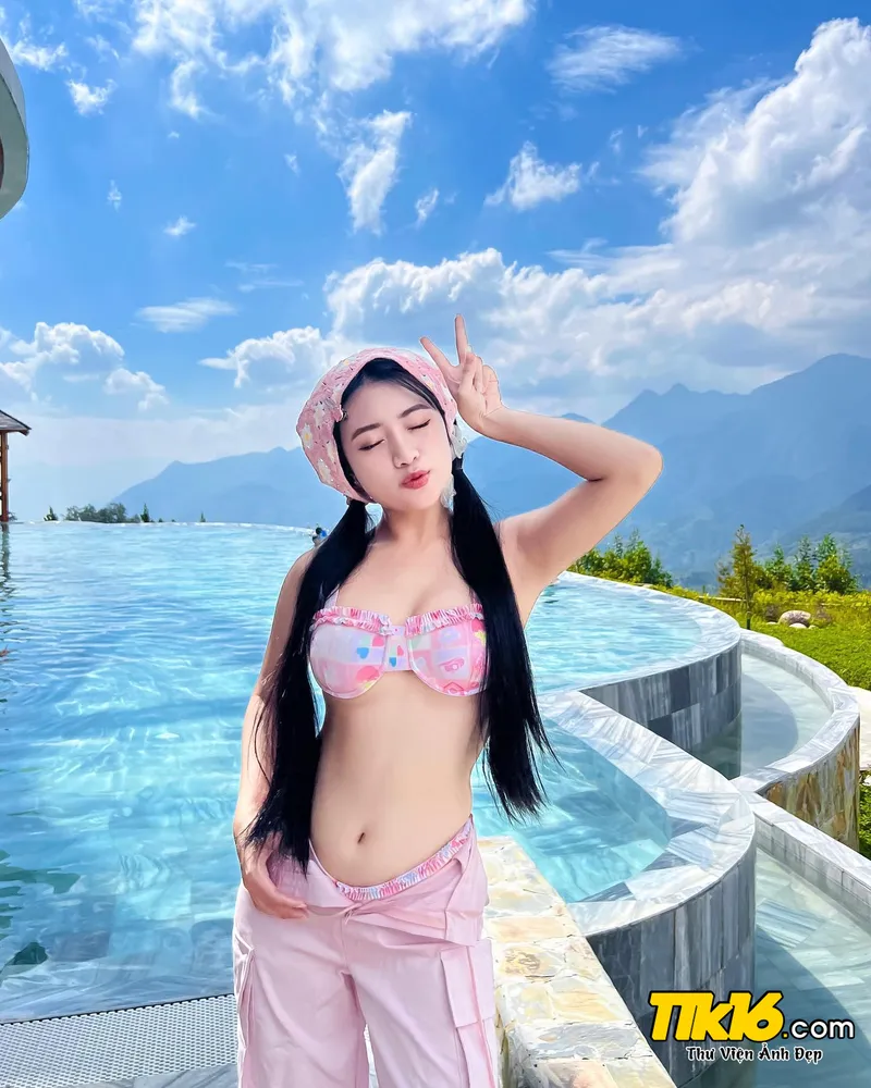 Hạ Nhiên Gãy TV mặc bikini 10